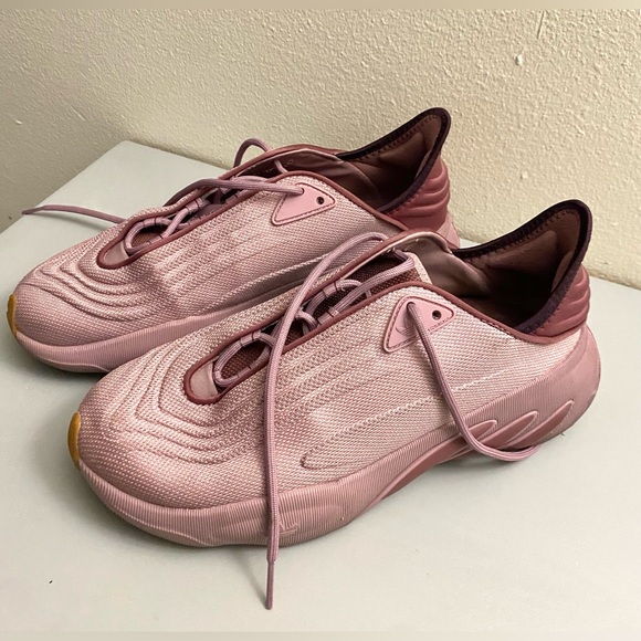 Adidas Stylish Pink Sneakers . Looks like new! Very beautiful. - Picture 3 of 7